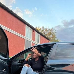 Meet your Posher, Claraïna